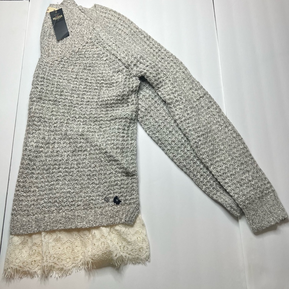 Hollister Women’s sweater New Size M US